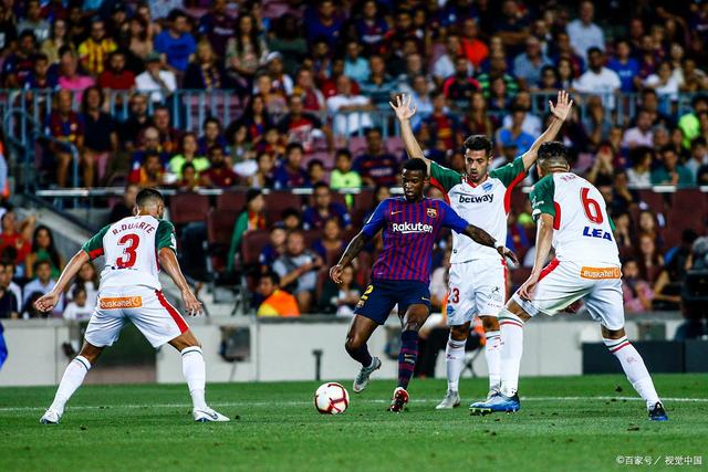 罗德里戈绯闻女友晒沙滩健美照 川字腹肌配小麦色